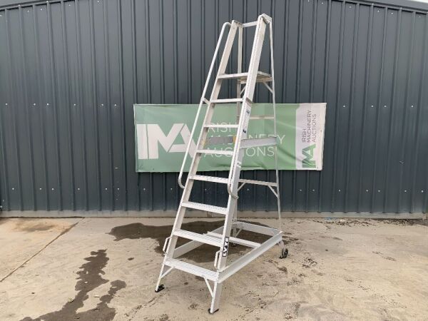 UNRESERVED NEW Lyte Aluminium Warehouse Ladder