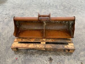 UNRESERVED 1FT Grading Bucket (35MM)