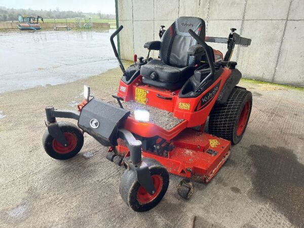 UNRESERVED 2020 Kubota ZD1211R Zero Turn Hydrostatic Mower