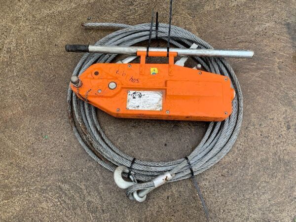 Manual Winch c/w Wire Rope