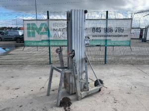 UNRESERVED Sumner Super-Lift Material Lift c/w Forks