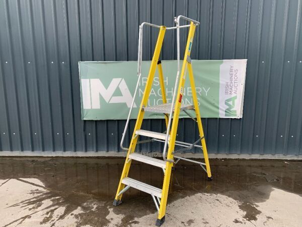 UNRESERVED Clow 2.38M 4 Step Podium Ladder