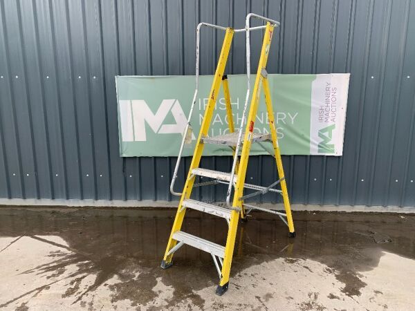 UNRESERVED Clow 2.38M 4 Step Podium Ladder