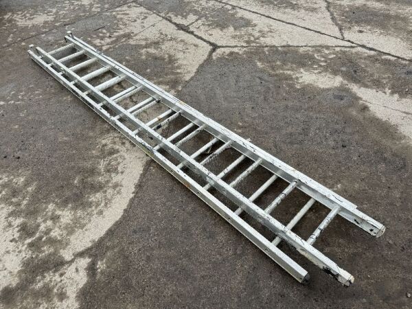 UNRESERVED Double Extendable Ladder