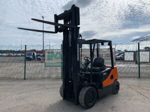 2010 Doosan D30S-5 3 Stage Diesel Forklift c/w Side Shift