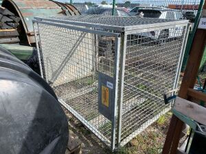 UNRESERVED Foldable/Lockable Cage