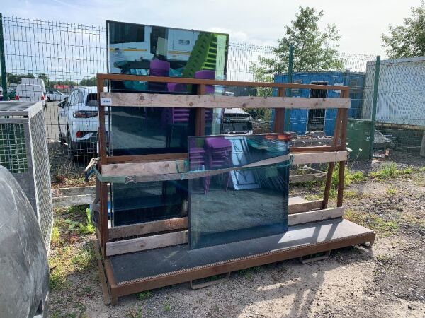 UNRESERVED Glass/Window Stillage c/w Glass