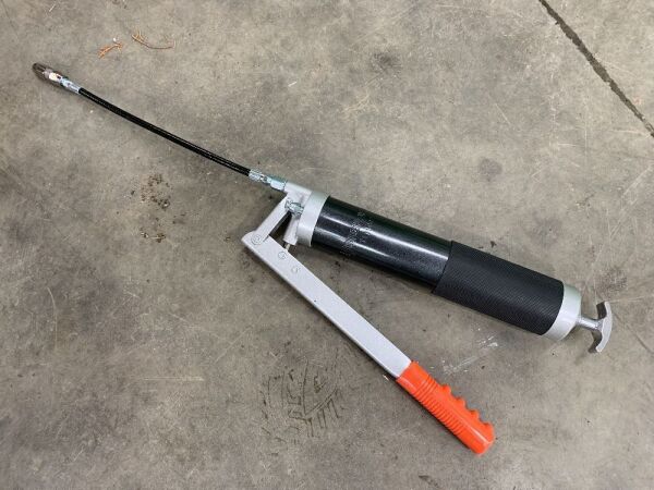 UNRESERVED NEW Grease Gun