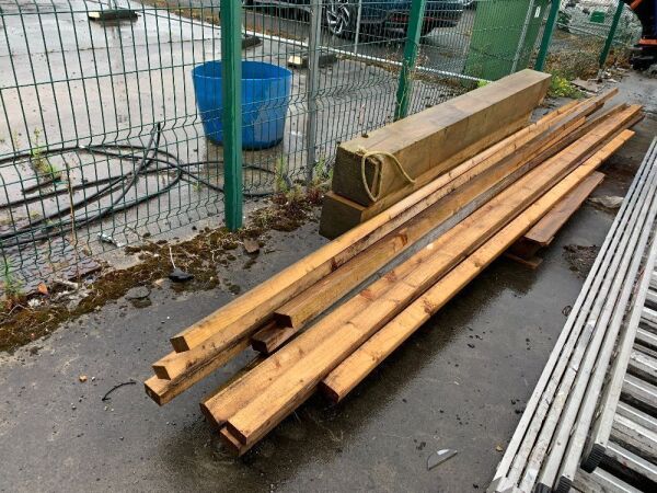 UNRESERVED 10 - 3x2 Timber Lengths & 2 - 8x8 Timber Posts