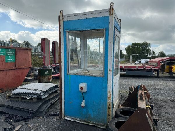 UNRESERVED 4ft x 4ft Security Hut