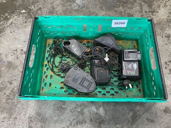 UNRESERVED 5 x Makita Chargers