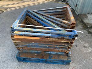 UNRESERVED 16 x Hanging Scaffold Brackets