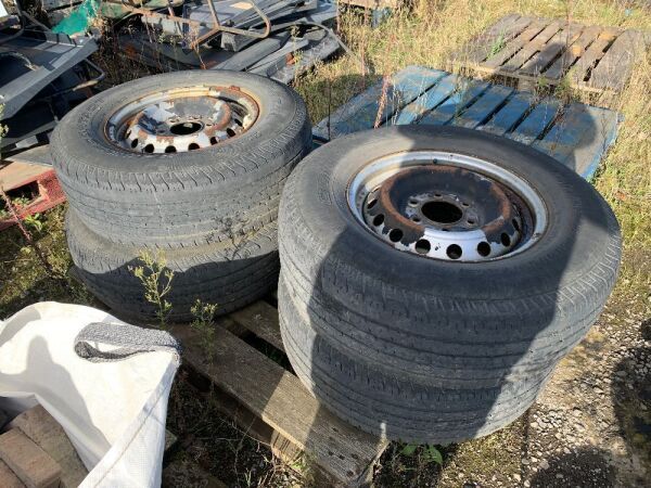 UNRESERVED 4 x Jeep Tyres & Rims