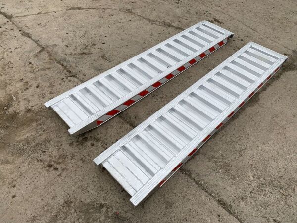 UNRESERVED NEW/UNUSED 6FT Aluminium Trailer Ramps