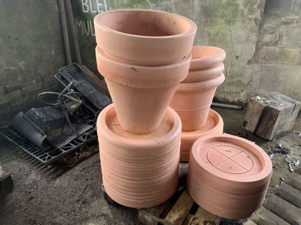 Pallet Of Heavy Duty Terracotta Plant Pots & Saucers
