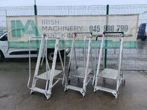 UNRESERVED 3 x 1 Step Platform/Step Ladders