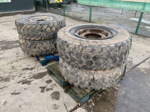 4 x Michelin 395-85-R20 Super Single Tyres & Rims