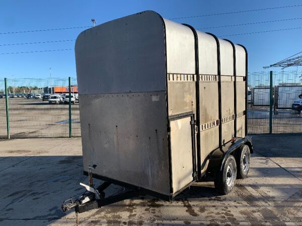 UNRESERVED Twin Axle Cattle Trailer