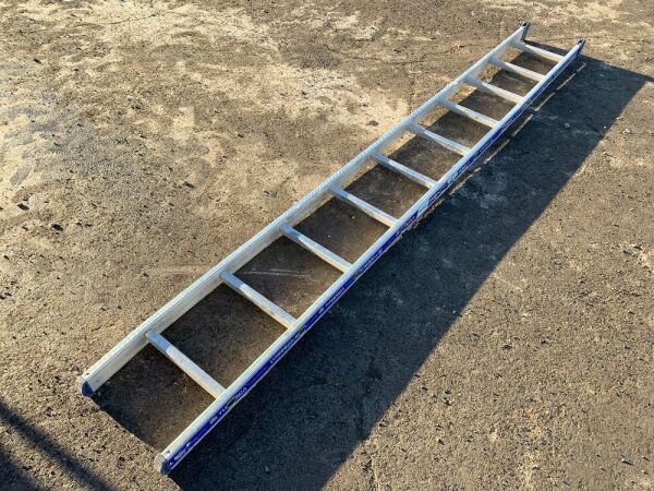 UNRESERVED 4M Straight Ladder