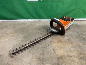 UNRESERVED 2019 Stihl HSA56 Cordless Hedge Cutter