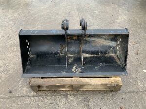 UNUSED CAT 40" Ditching Bucket (40mm Pins)