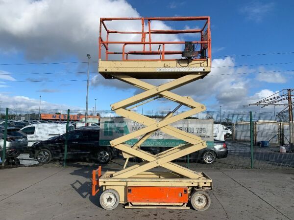 2000 JLG 2033-E3 Electric Scissors Lift c/w Control Box