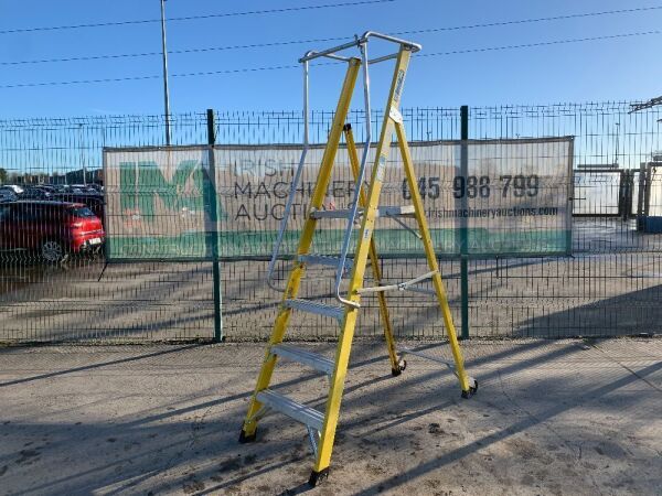 Clow 6 Step Fibreglass Podium Ladder
