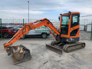 2017 Doosan DX27Z Zero Tail 2.7T Excavator c/w 3 x Buckets