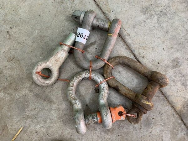 UNRESERVED 3 x Shackles & Towing Eye