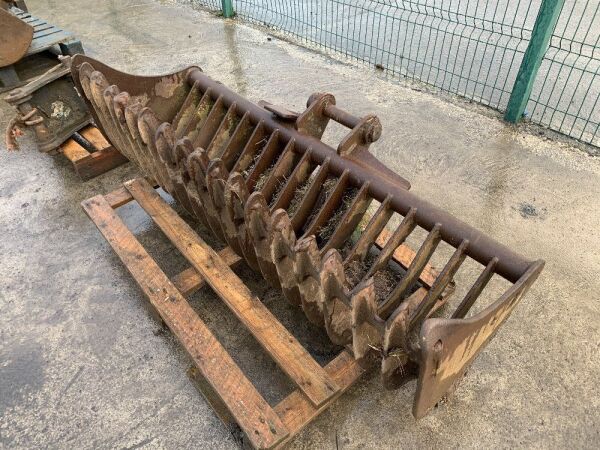 UNRESERVED 5ft Riddle Bucket to Suit 6T Hitachi