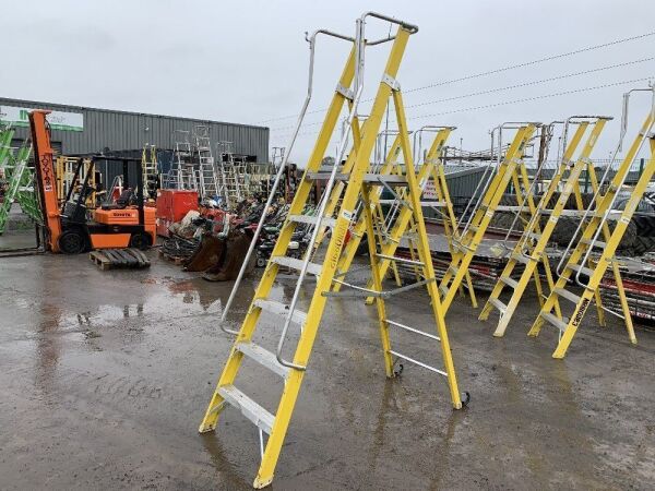 UNRESERVED 5 Rung Yellow Fiberglass 2.61m 150KG Ladder