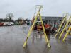 UNRESERVED 5 Rung Yellow Fiberglass 2.71m 150KG Ladder - 2