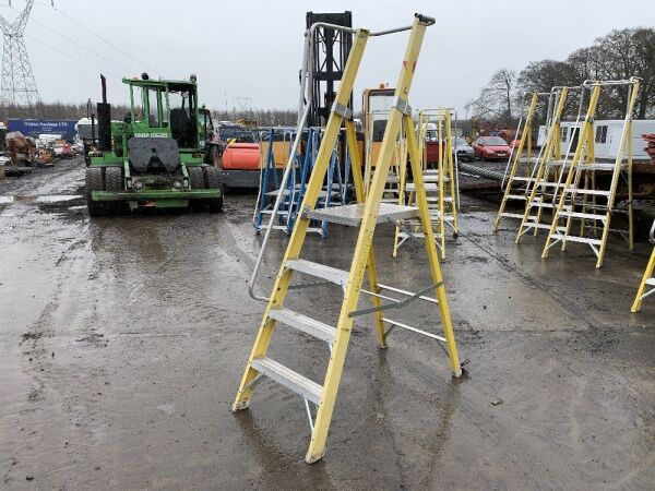 UNRESERVED 3 Rung Yellow Fiberglass 2.05m 150KG Ladder