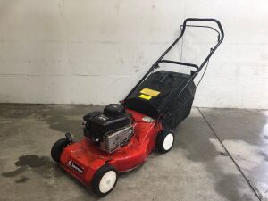 UNRESERVED 2003 Souverign 3.75HP 44cm Petrol Mower