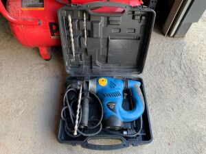 UNRESERVED Workzone Blue Kango c/w Drill Head & Chisel Bits