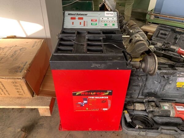 Neilsen 220v Tyre Balancer Machine