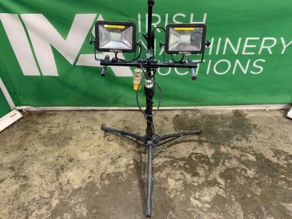 UNRESERVED Fathfull 110v Double Head LED Light On Stand