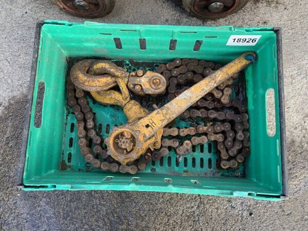 UNRESERVED Yale Chain Hoist in Green Crate