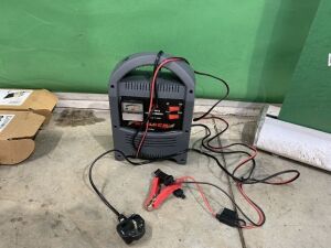 UNRESERVED Neilsen Automatic Battery Charger