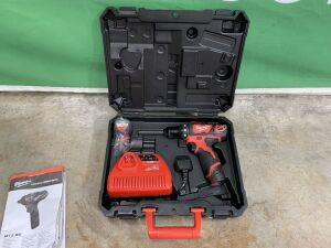 NEW Milwaukee Impact Gun c/w 2 x Batteries & Charger