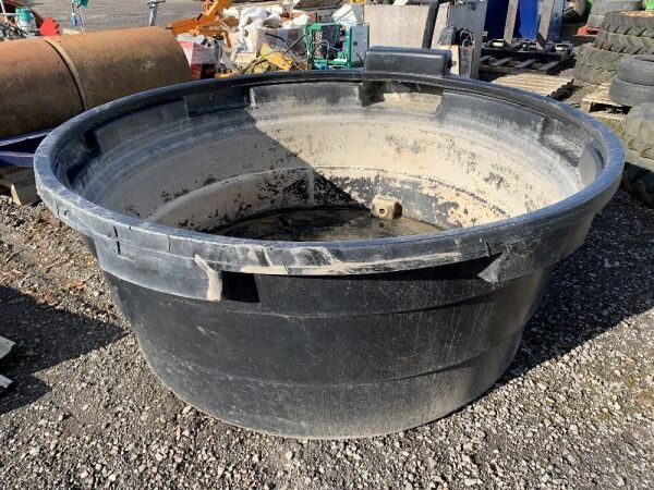 UNRESERVED 1500L Circular Plastic Water Trough