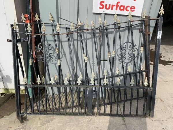 Foldable Steel Driveway Gates