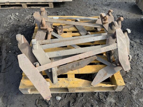 UNRESERVED Pallet of 8x Euro Brackets