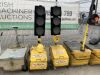 UNRESERVED 5x Traffic Lights & 1x Traffic Light Box - 6