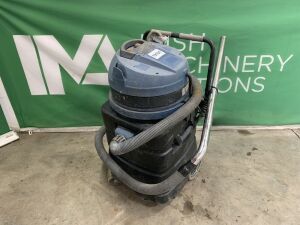 UNRESERVED Blue Wet/Dry Vacuum