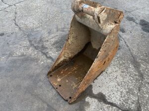 UNRESERVED Digger Bucket