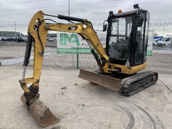 UNRESERVED 2015 Caterpillar 302.7DCR 2.8T Excavator 