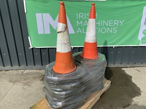 UNRESERVED Approx 24x Traffic Cone