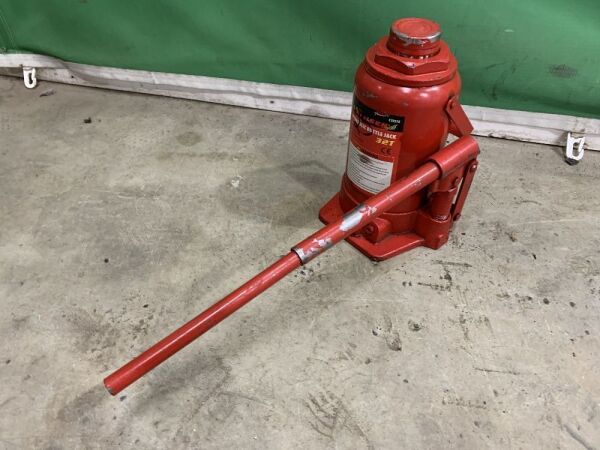 UNRESERVED 32T Bottle Jack