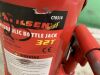 UNRESERVED 32T Bottle Jack - 4